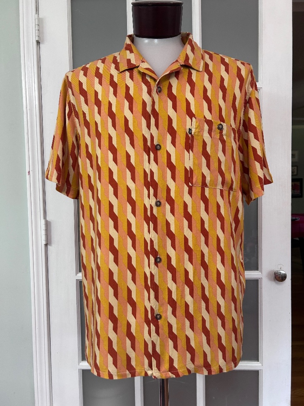 Junk Food Clothing Colorful Peace Sign Logo Button Down Casual Shirt Mens XL
